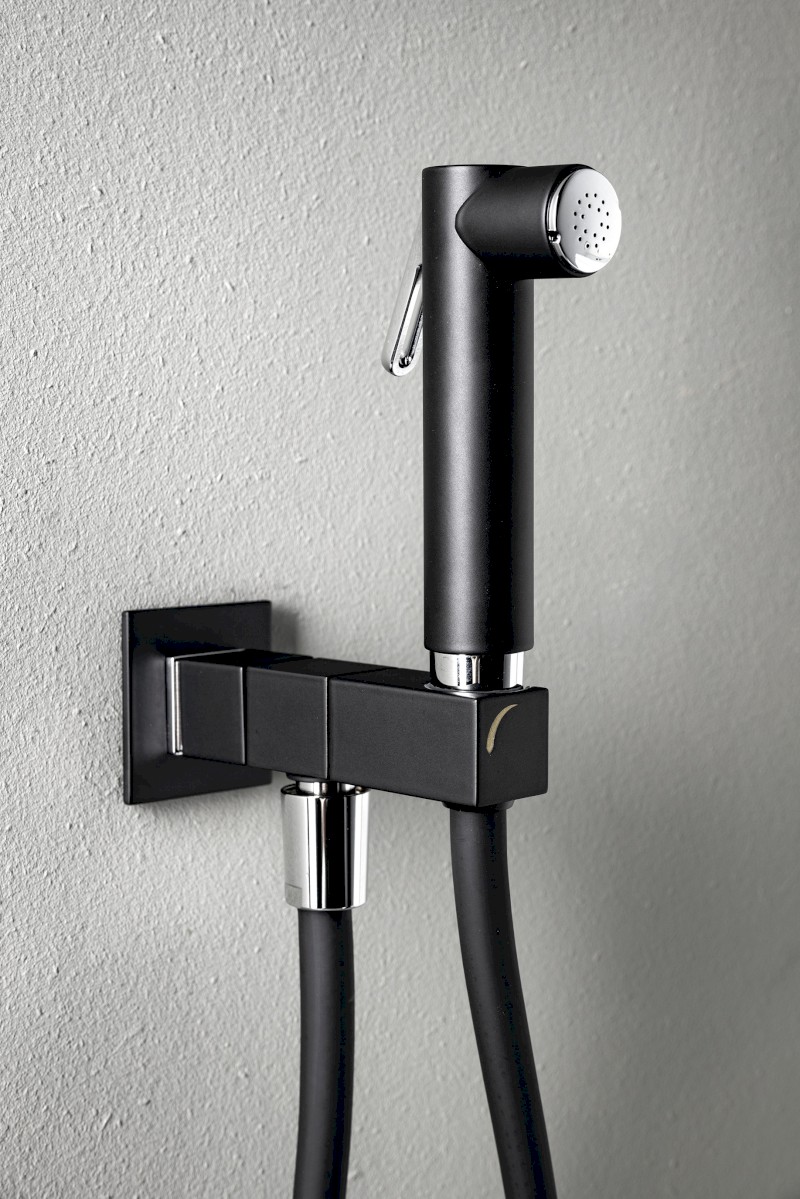 Nástěnný ventil s ruční bidetovou sprškou a bezpečnostní pojistkou,hranatý,černá mat SG108NE