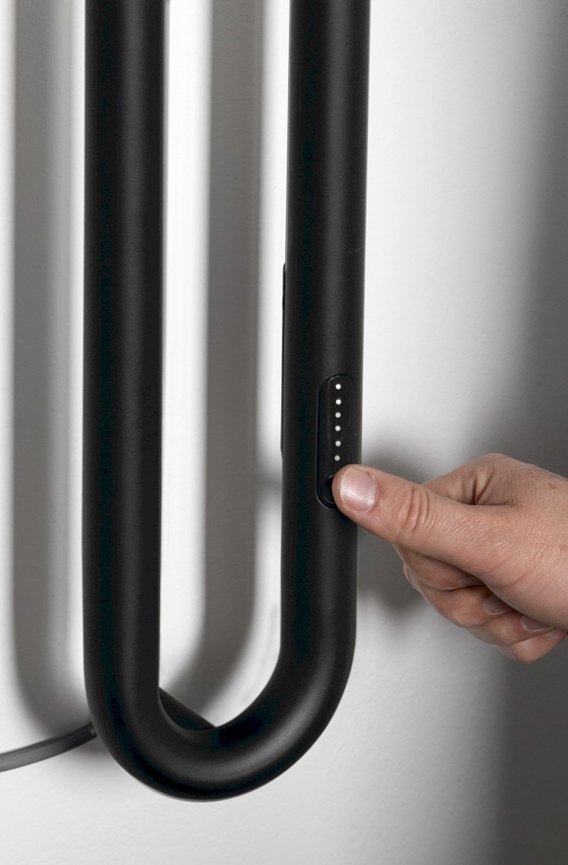 DUOPASSO elektrický sušák ručníků s časovačem, 122x1700mm, 45 W, černá mat ER330