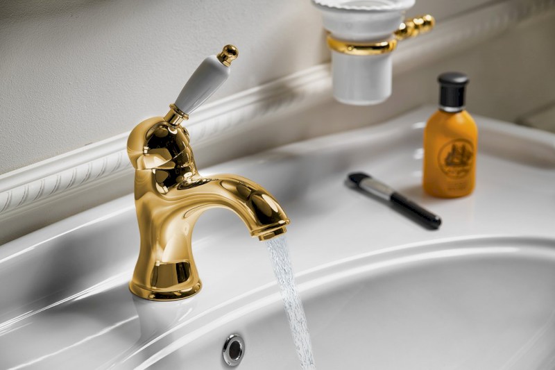 KIRKÉ WHITE stojánková umyvadlová baterie s výpustí, bílá páčka, zlato KI02BZ