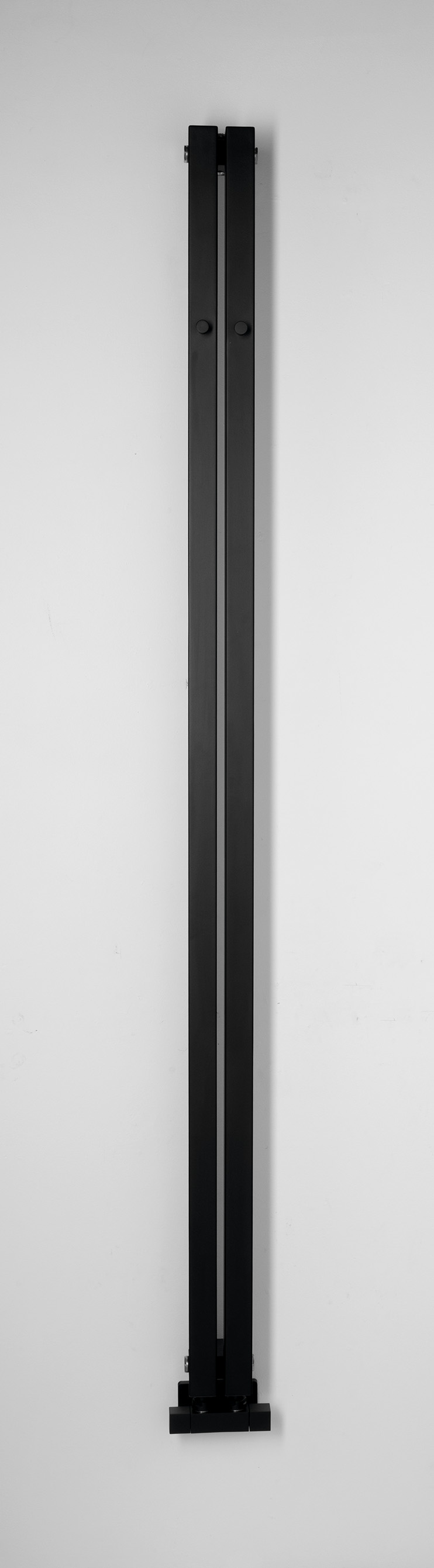 64263-ir245b-letizia-otopne-teleso-90x1800mm-cerna-mat-predek-c