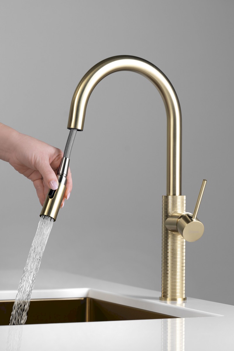 FLAWO stojánková dřezová baterie s výsuvnou sprškou, zlato mat FR576GB