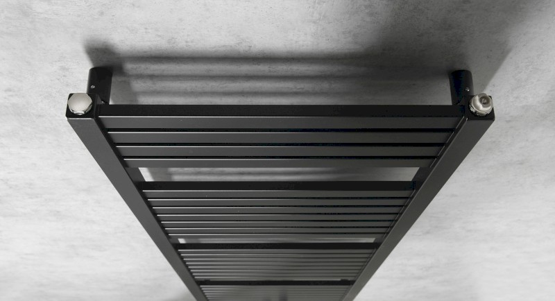 TONDI otopné těleso rovné 450x1330 mm, středové připojení, černá mat DT476T