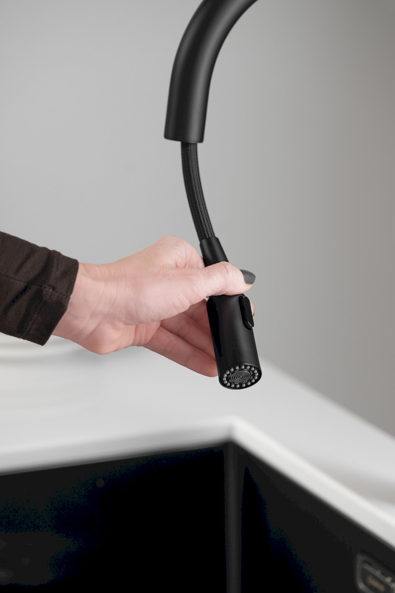 FLAWO stojánková dřezová baterie s výsuvnou sprškou, černá mat FR576B