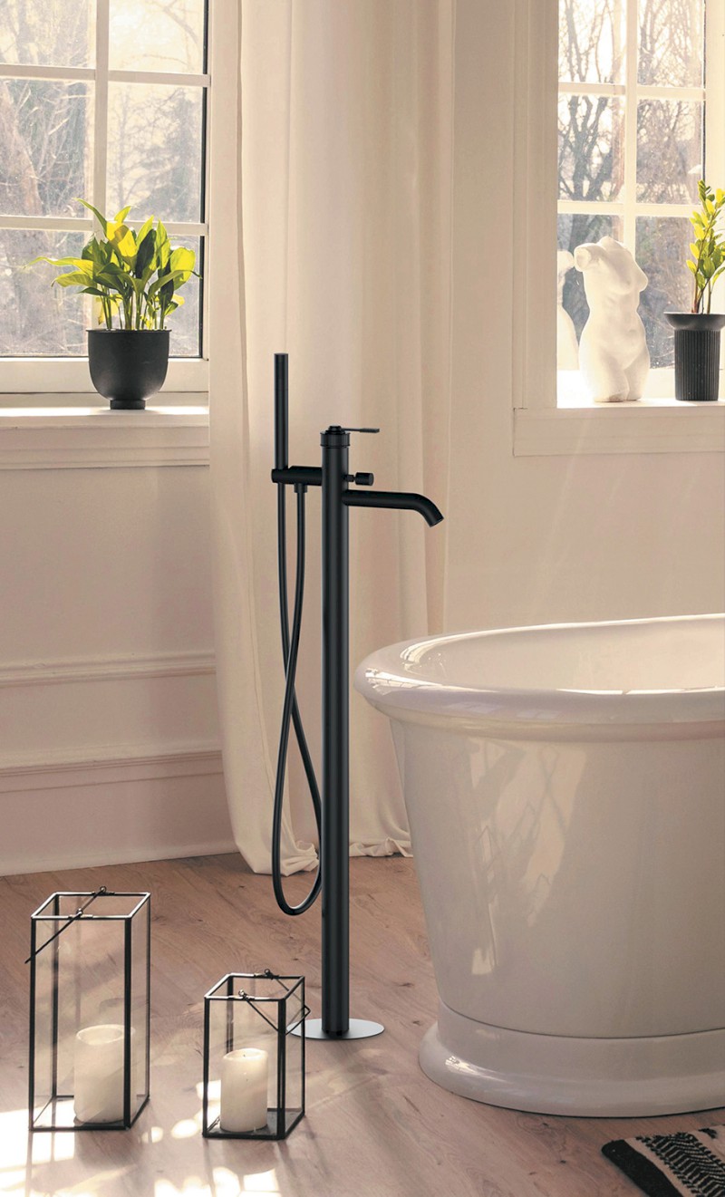 VERSI vanová baterie s připojením do podlahy, černá mat RV021/15