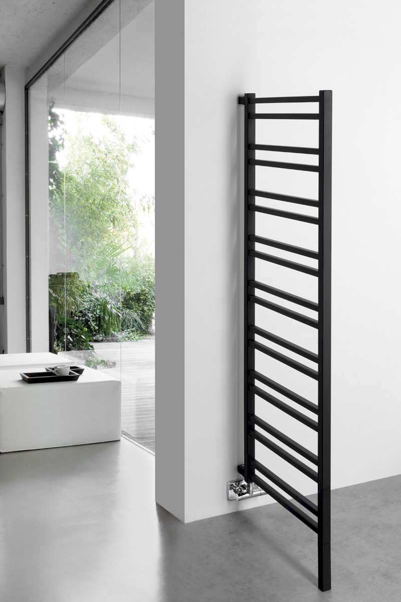 METRO SPACE otopné těleso 550x1430 mm, do prostoru, černá mat IR438B