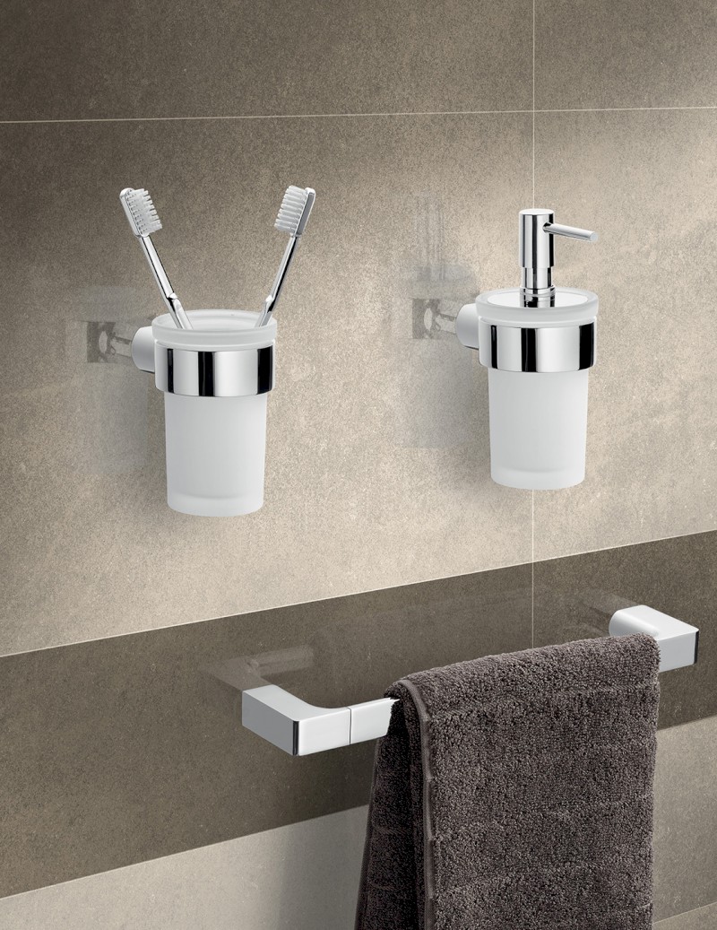 PIRENEI sklenka, mléčné sklo, chrom PI1013