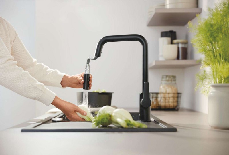 QuickFix Start Dřezová baterie s výsuvnou sprškou, matná černá GROHE 306312430