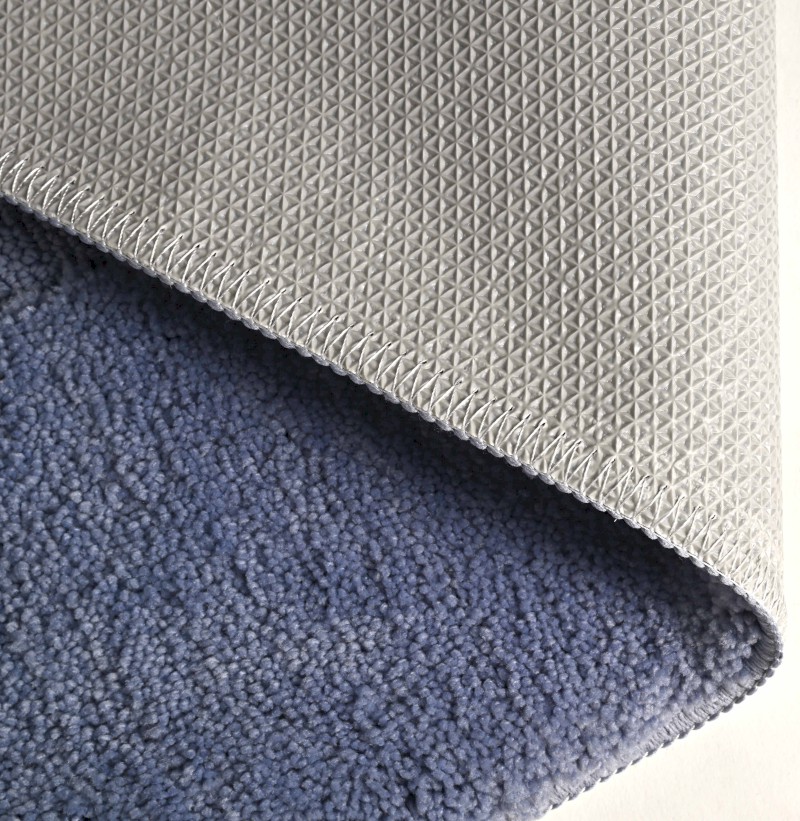 64510-7110303-serenity-predlozka-60x90cm-s-protiskluzem-polyester-modra-det-2-c