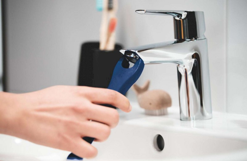 QuickFix Start Umyvadlová baterie s výpustí Push-Open, studený start, chrom GROHE 23551002