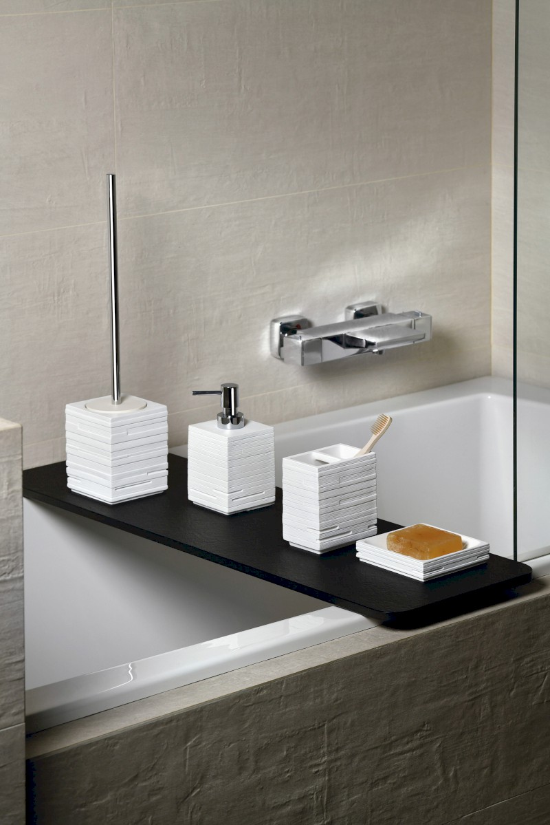 QUADROTTO dávkovač mýdla na postavení, bílá QU8102