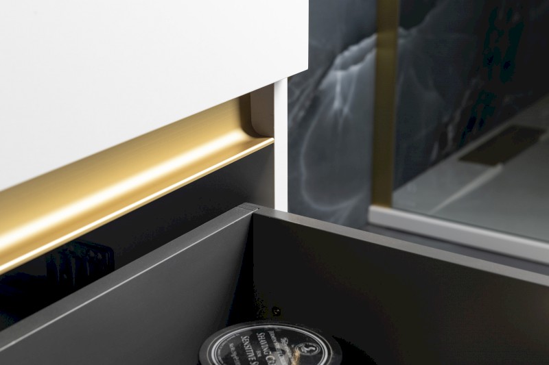 CHANEL dekorační lišta mezi zásuvky 784x70x20 mm, zlato mat DT802