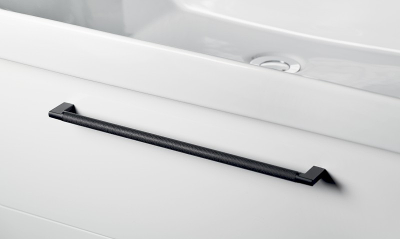 Kovová úchytka vroubkovaná, 334/320mm, černá mat 12462