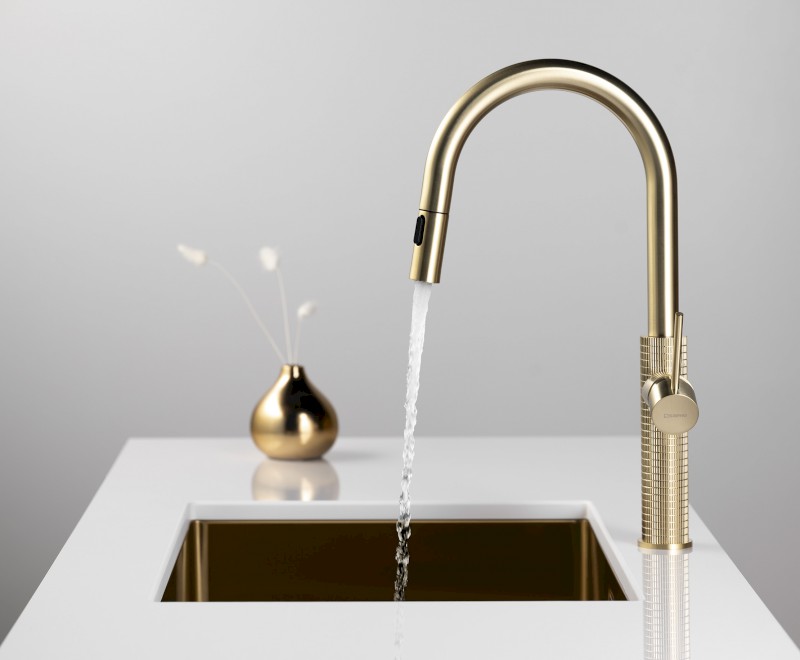 FLAWO stojánková dřezová baterie s výsuvnou sprškou, zlato mat FR576GB