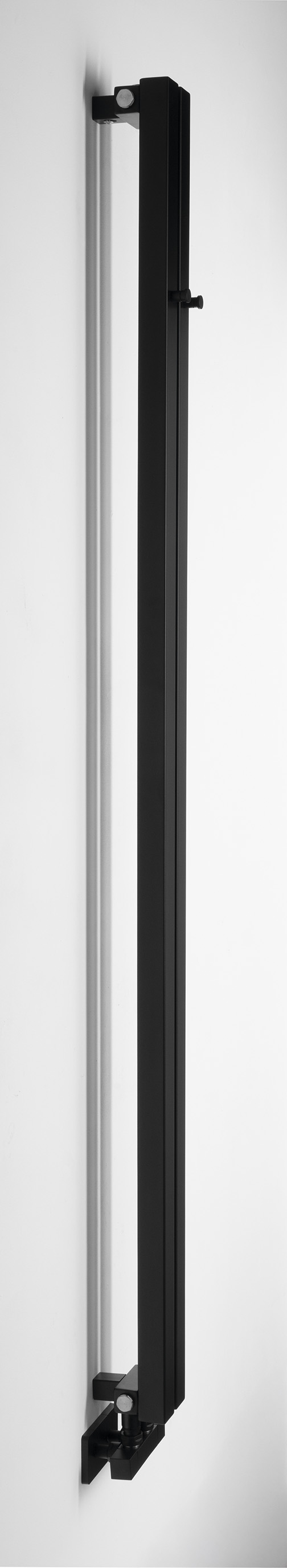 64263-ir245b-letizia-otopne-teleso-90x1800mm-cerna-mat-bok-c