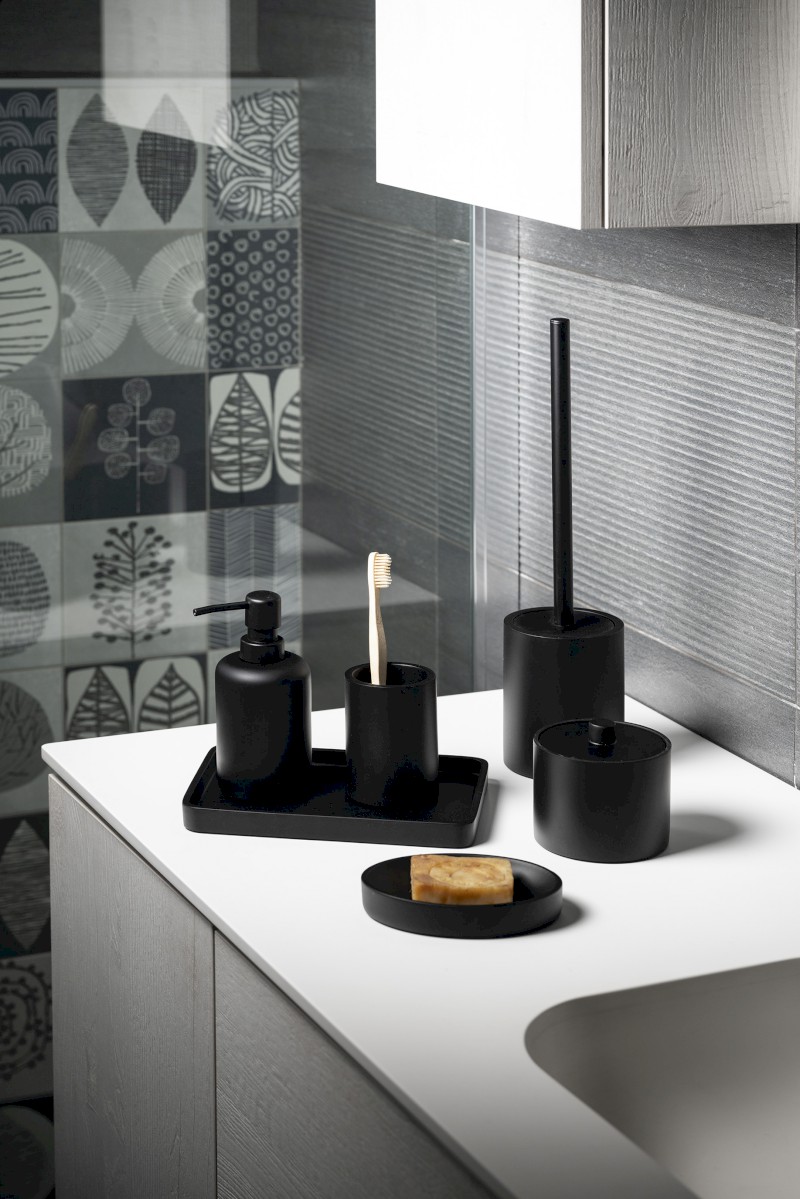 BRENDA mýdlenka na postavení, černá mat BR1114