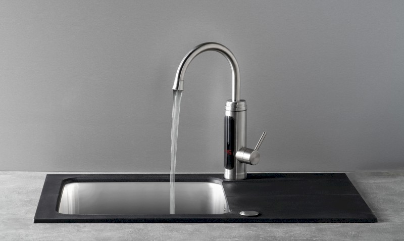 Elektrická vodovodní baterie s průtokovým ohřívačem vody, 230V, 3kW, nerez RT2009