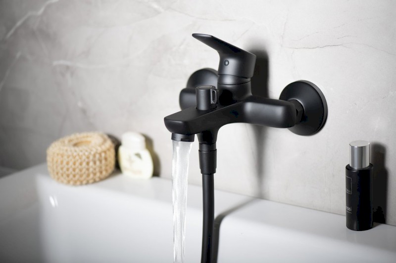 LOTTA nástěnná vanová baterie, černá mat LT610B