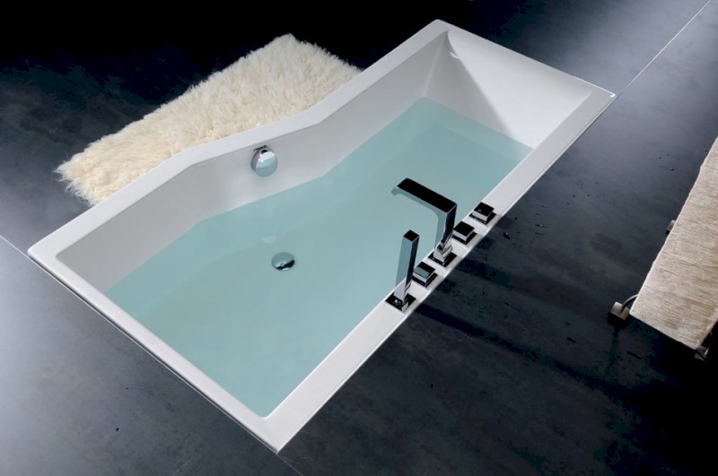 VERSYS R asymetrická vana 160x84x70x47cm, bílá 15611