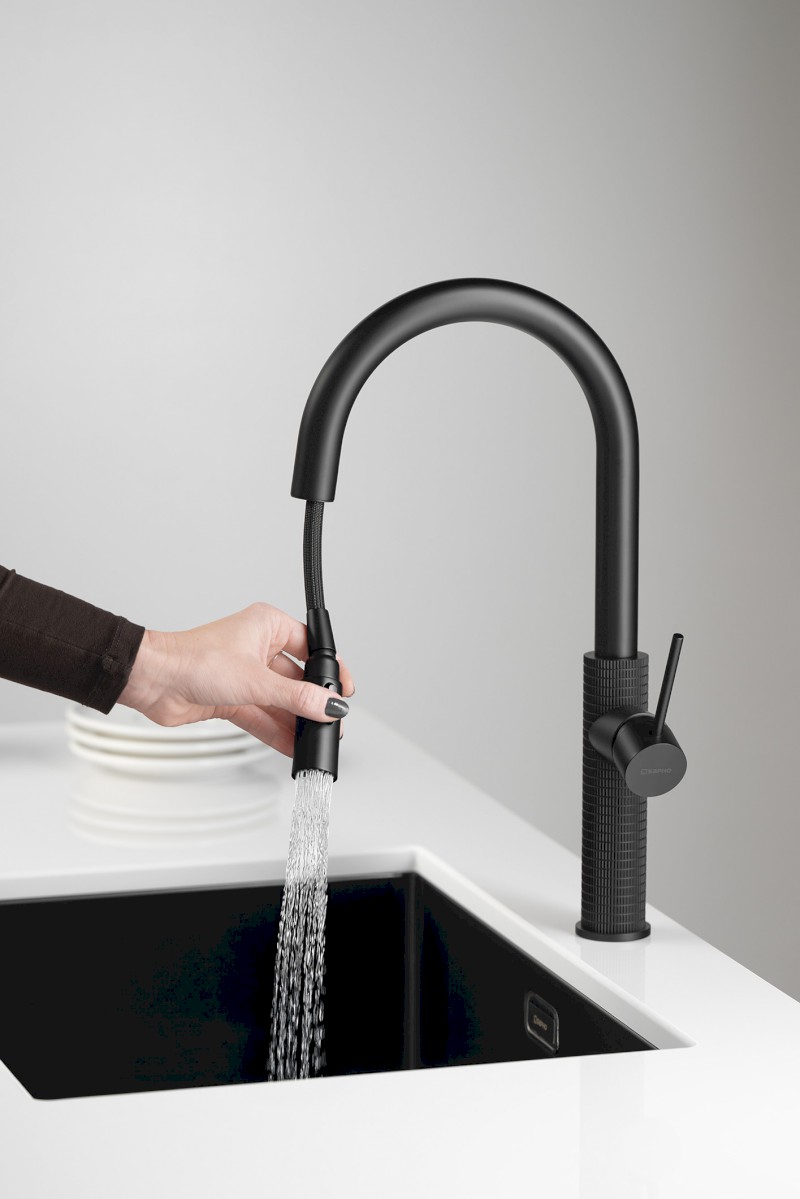 FLAWO stojánková dřezová baterie s výsuvnou sprškou, černá mat FR576B