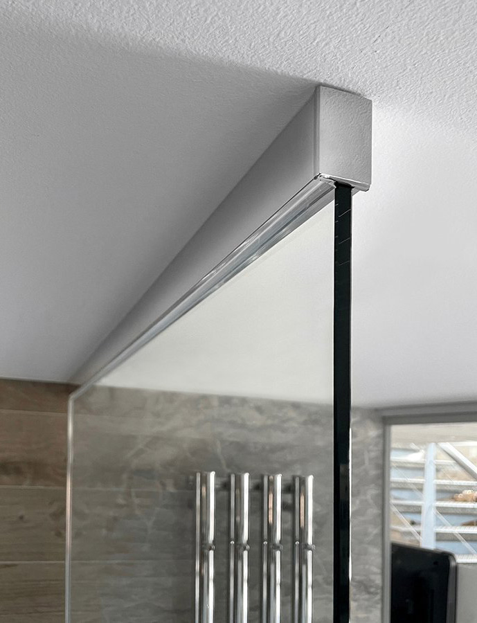 ARCHITEX sada pro uchycení skla, podlaha-stěna-strop se spádovou lištou, 1615x2600mm, pravá, leštěný hliník AX2616R