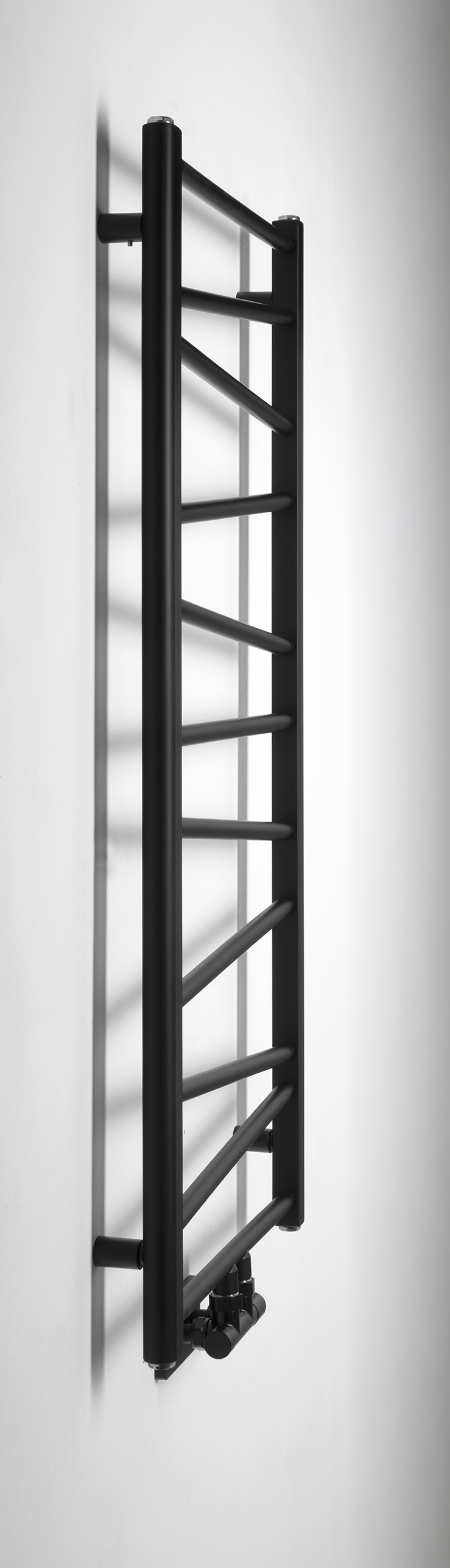 64294-an216-annalisa-otopne-teleso-500x1095mm-stredove-pripojeni-cerna-mat-bok-c