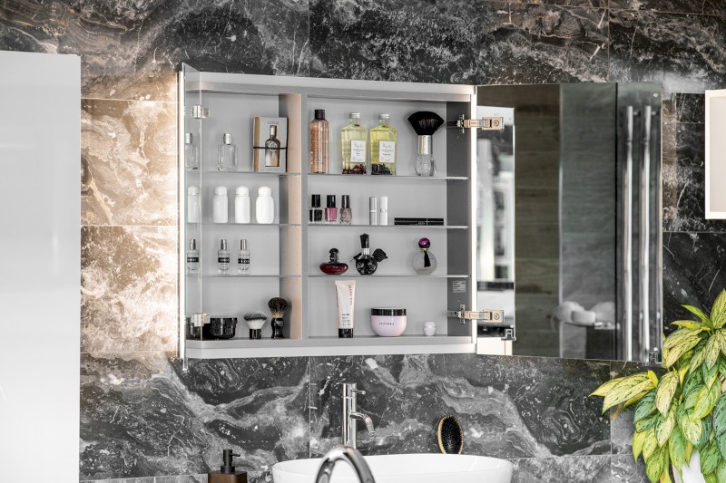 INTEGRA zápustná galerka s LED osvětlením, 85x70cm IN085