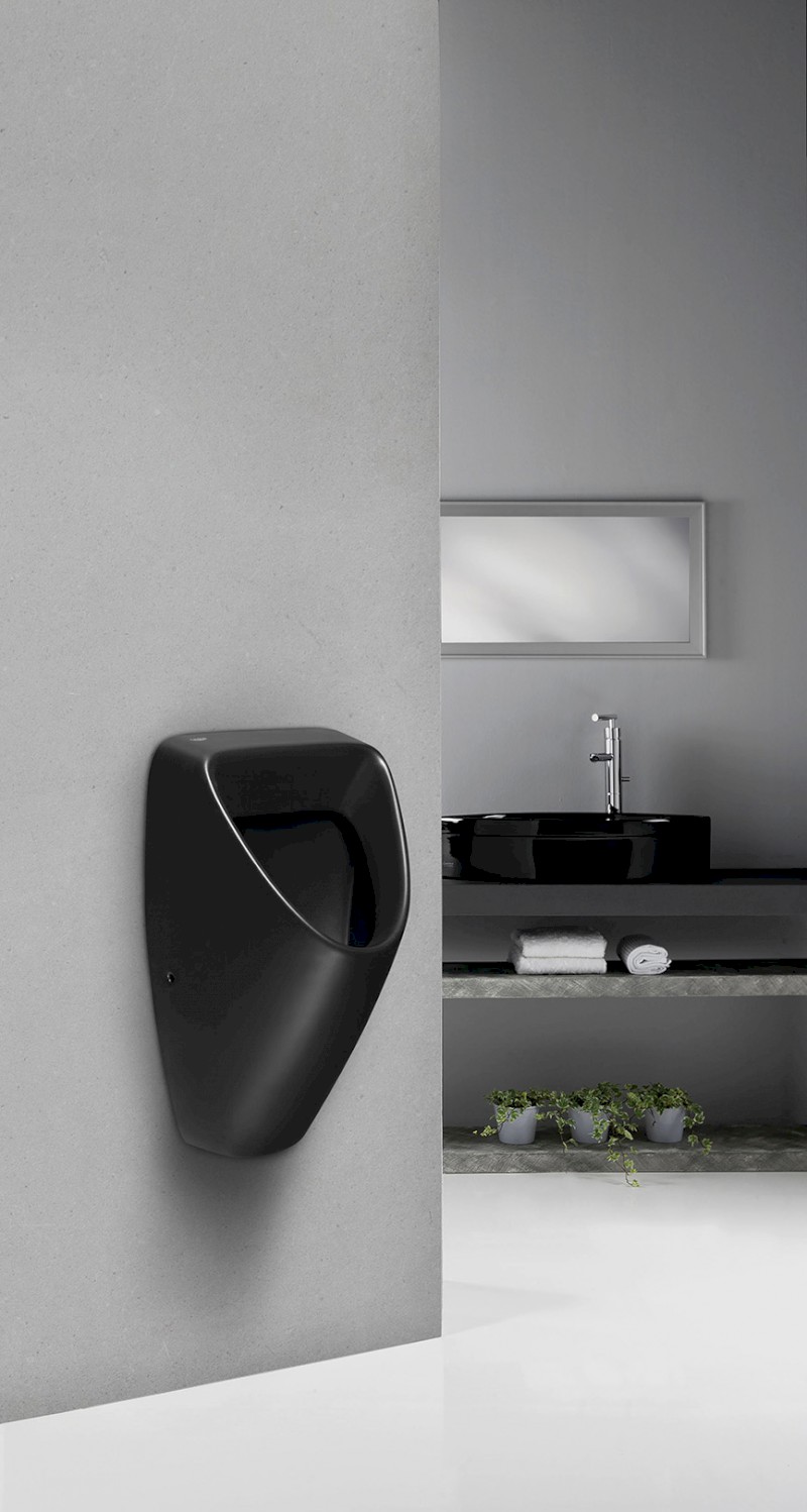 SCHWARN urinál s automatickým splachovačem 6V DC, zadní přívod, zadní odpad, černá matná 201.722.6