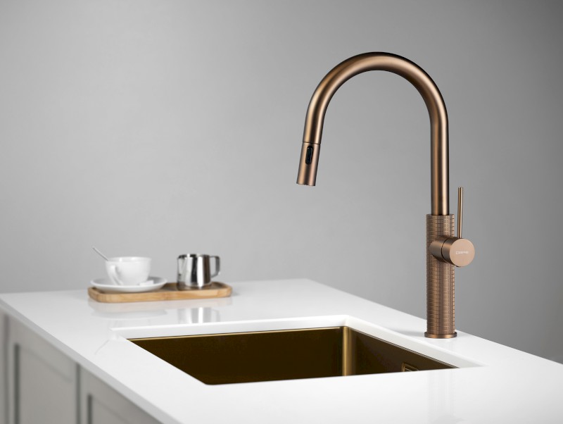 FLAWO stojánková dřezová baterie s výsuvnou sprškou, měď mat FR576PG