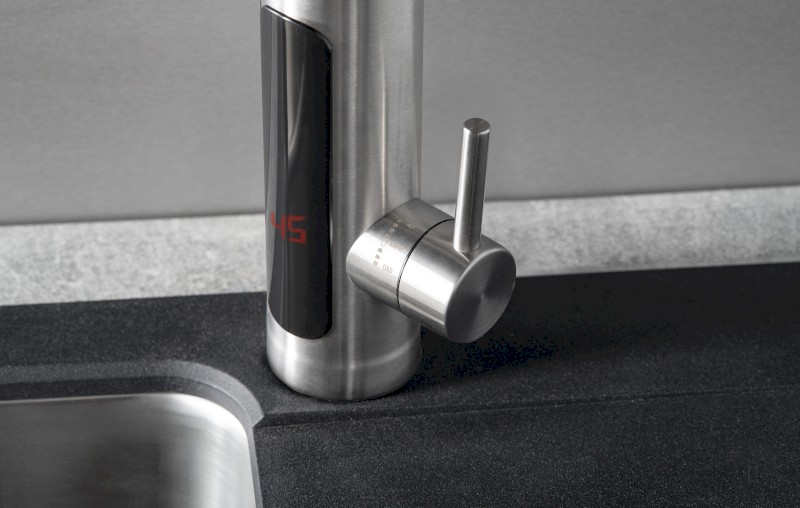 Elektrická vodovodní baterie s průtokovým ohřívačem vody, 230V, 3kW, nerez RT2009