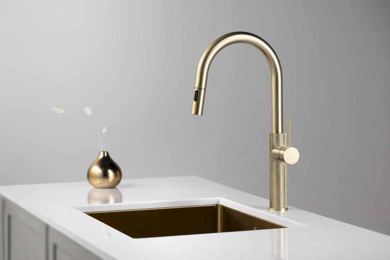 FLAWO stojánková dřezová baterie s výsuvnou sprškou, zlato mat FR576GB