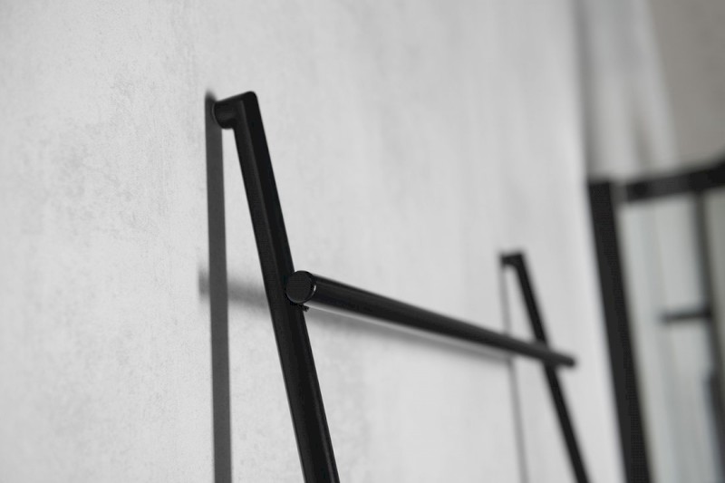 DEBUT sušák ručníků na opření 500x1860x32mm, černá mat SE121