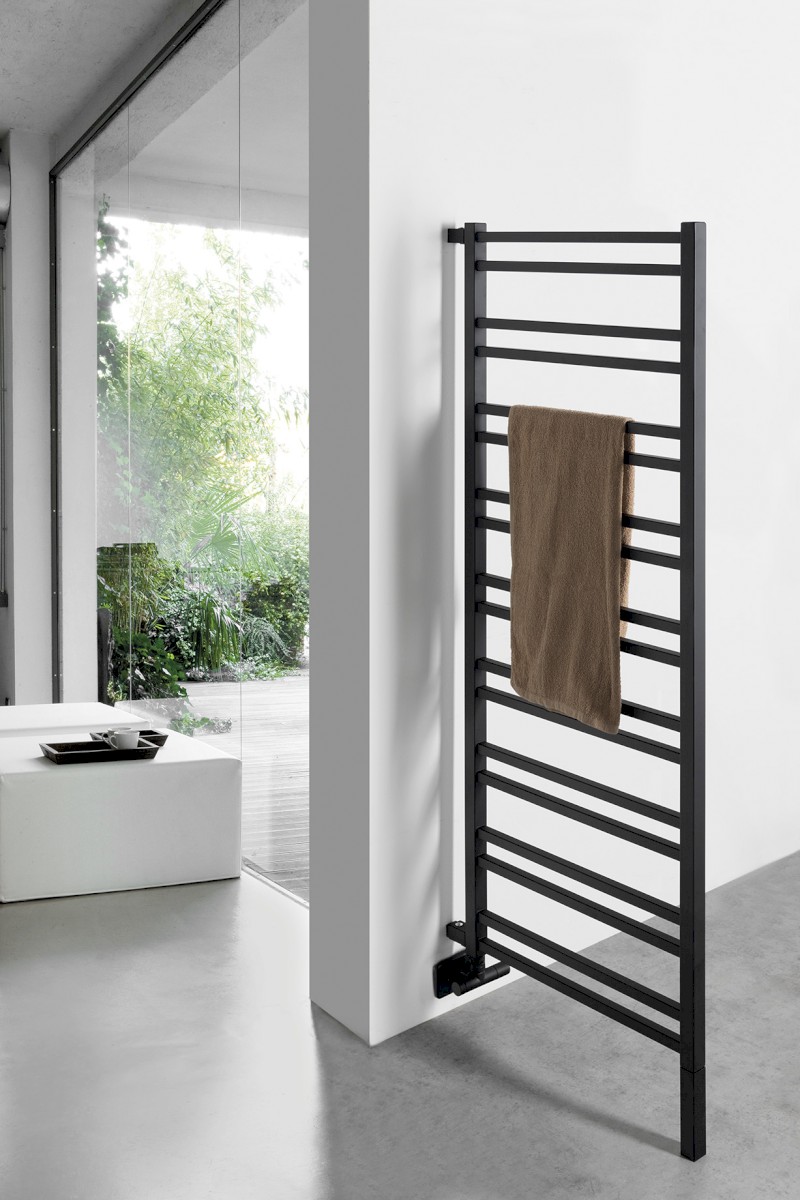 METRO SPACE otopné těleso 550x1430 mm, do prostoru, černá mat IR438B