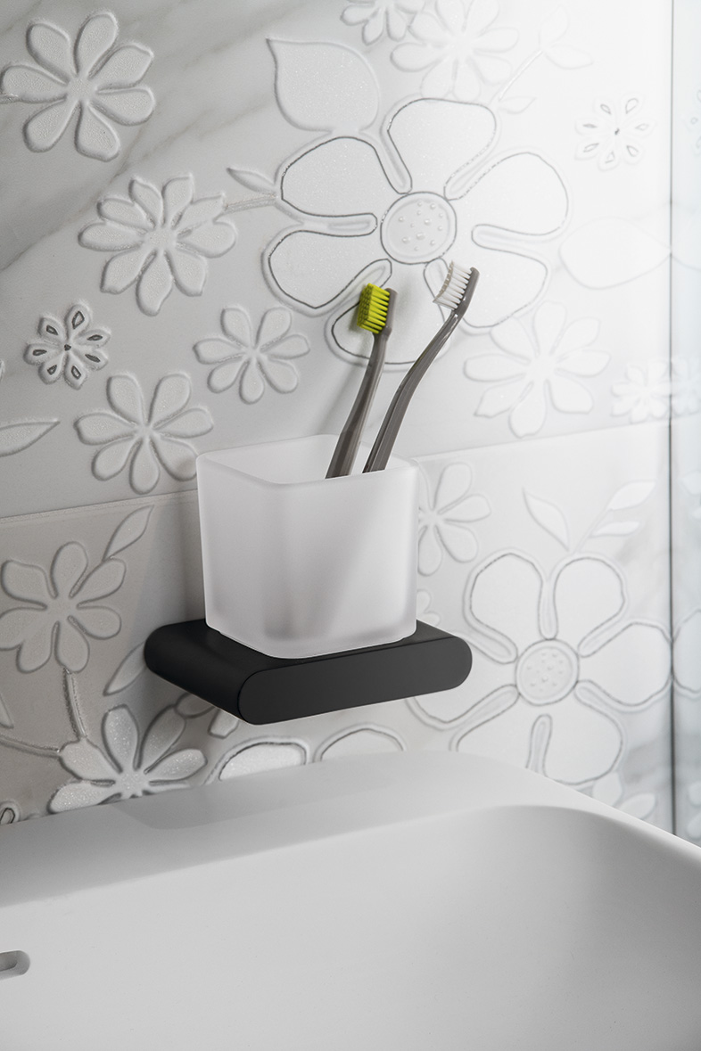 FLORI sklenka, mléčné sklo, černá mat RF004/15