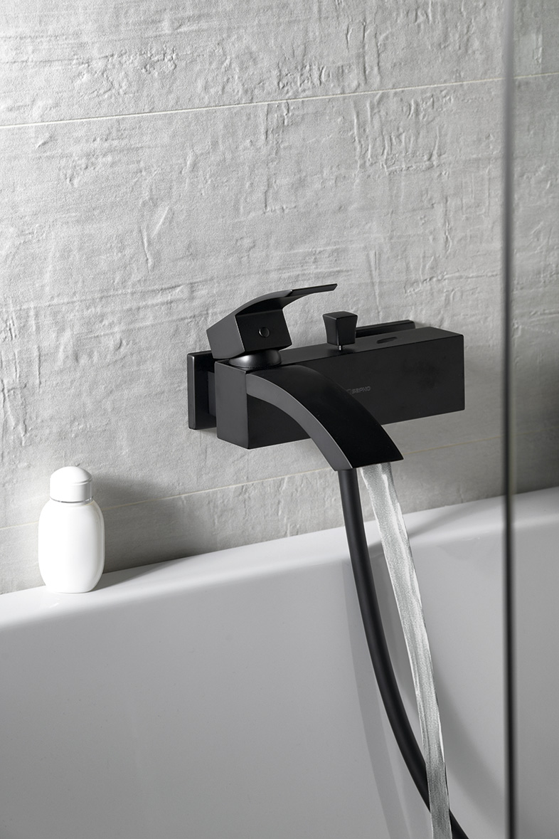 GINKO nástěnná vanová baterie, černá mat 1101-10B