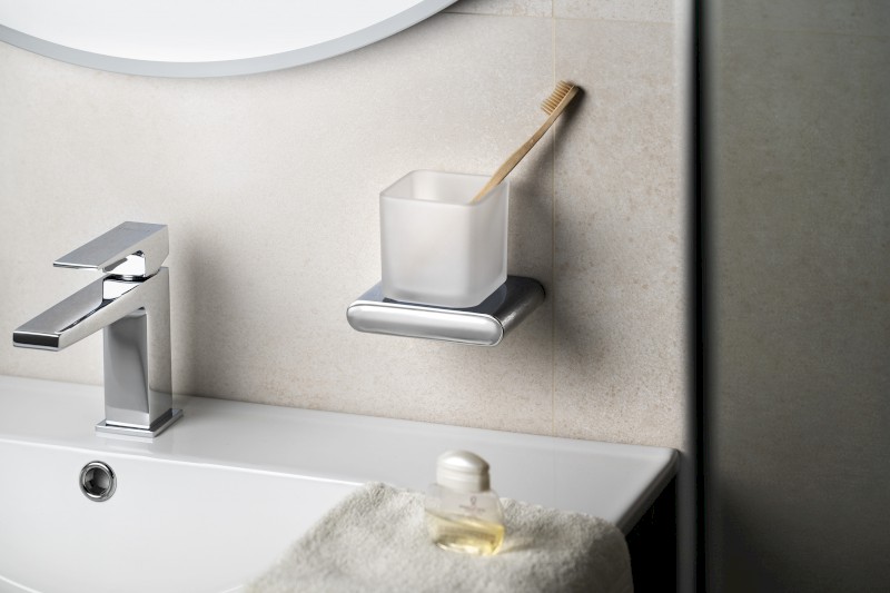 FLORI sklenka, mléčné sklo, chrom RF004