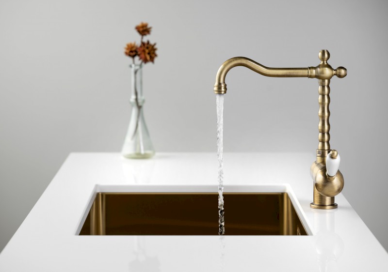 KIRKÉ WHITE stojánková dřezová baterie, bílá páčka, bronz KI14BB